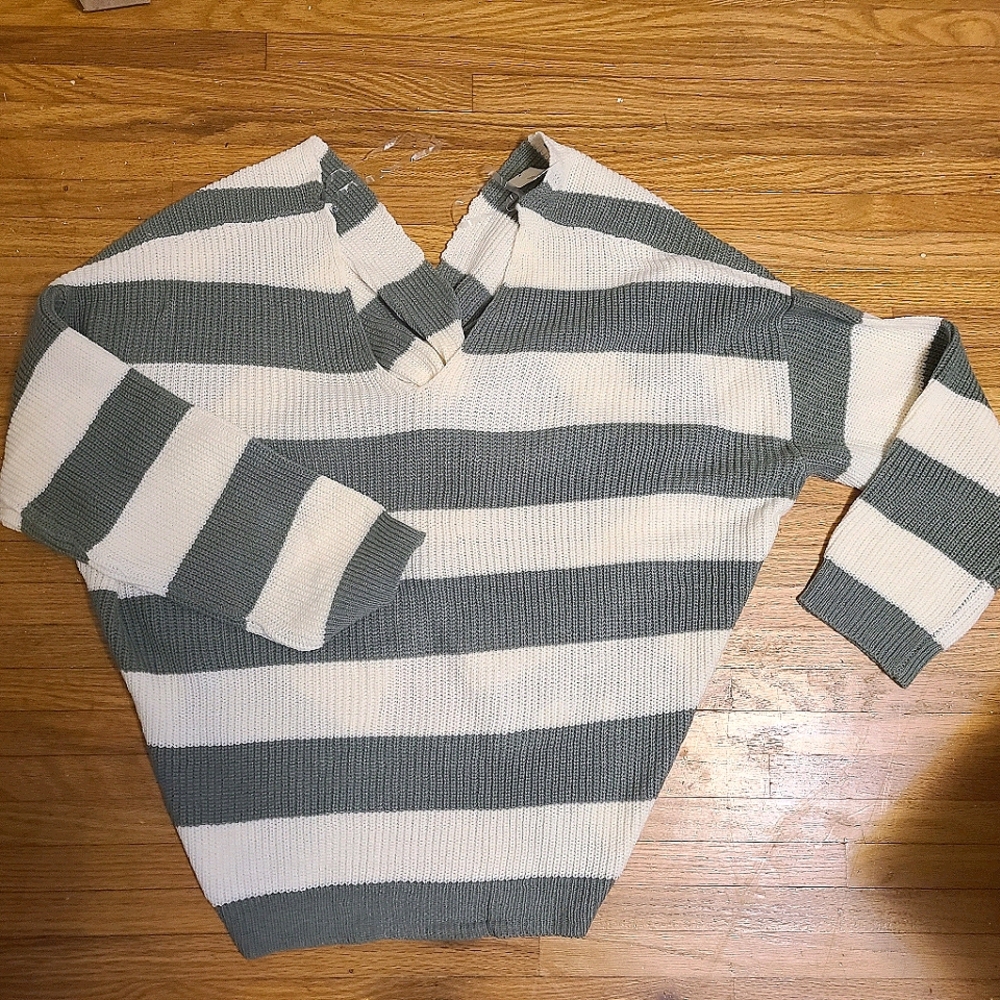 NWT knot back olive sweater